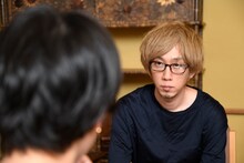 ふみふみこ（前）、浅野いにお（奥）。