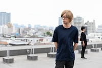 浅野いにお（前）、ふみふみこ（奥）。