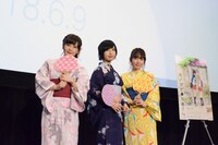 劇場公開OVA「あさがおと加瀬さん。」初日舞台挨拶の様子。左から山田結衣役の高橋未奈美、加瀬友香役の佐倉綾音、三河役の木戸衣吹。