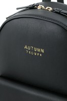 秋組モデルのリュック。