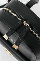 秋組モデルのリュック。