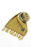 夏組モデルのストール。