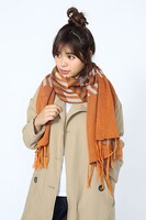 秋組モデルのストール。