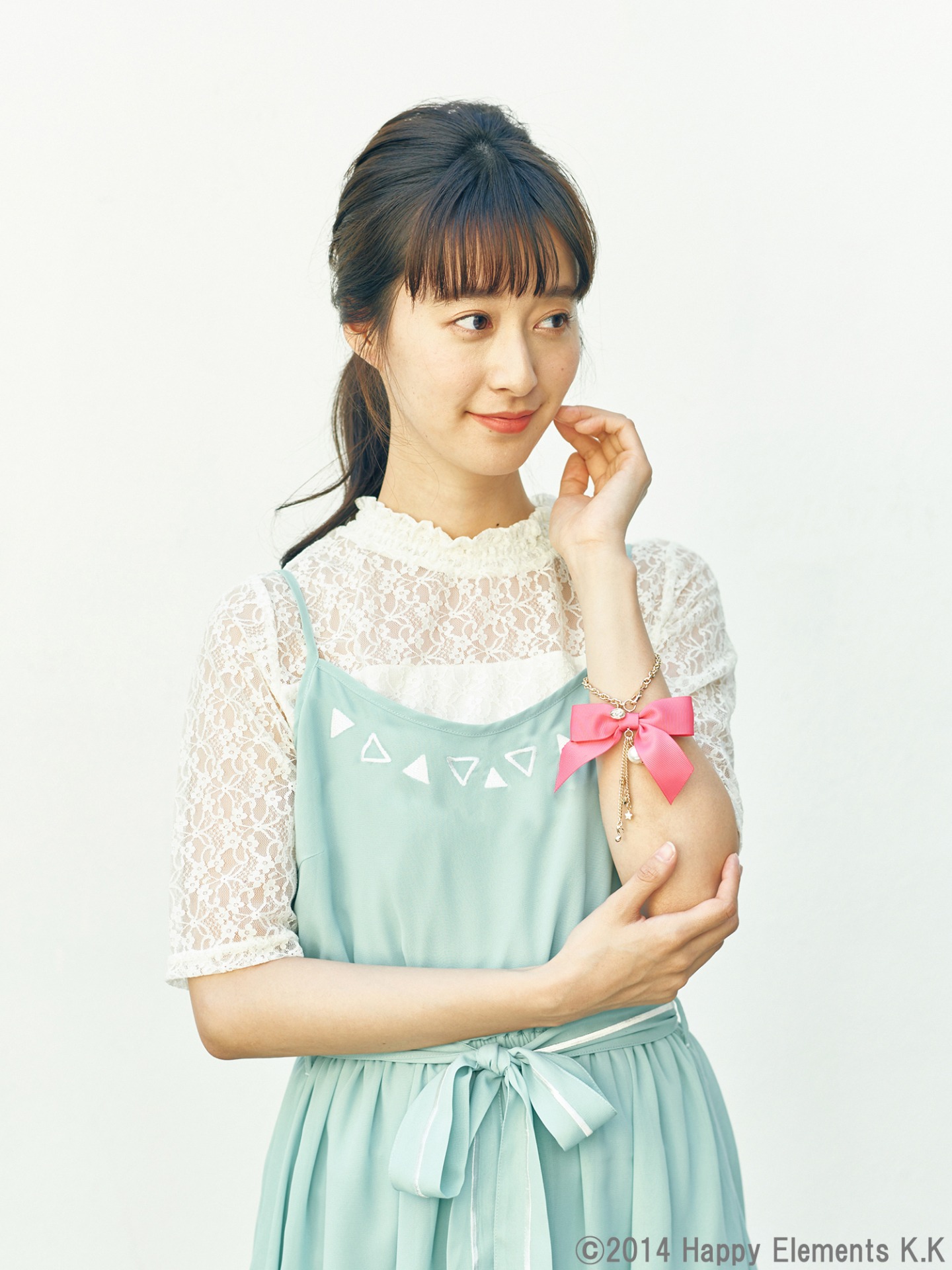 2winkモデルのバッグチャーム使用例。