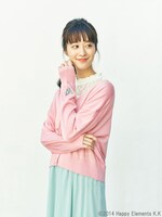 2winkモデルのカーディガン着用例。