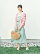 2winkモデルのカーディガン着用例。