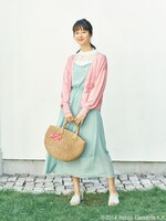 2winkモデルのカーディガン着用例。