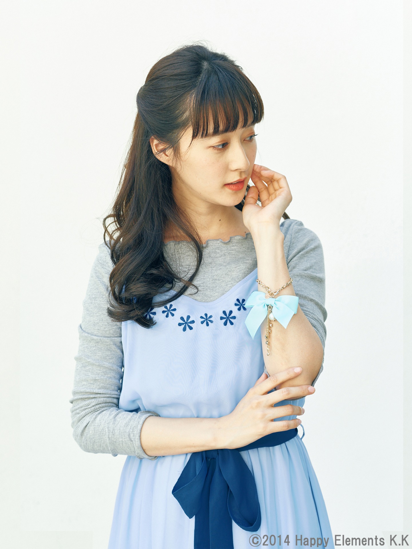 Ra*bitsモデルのバッグチャーム使用例。