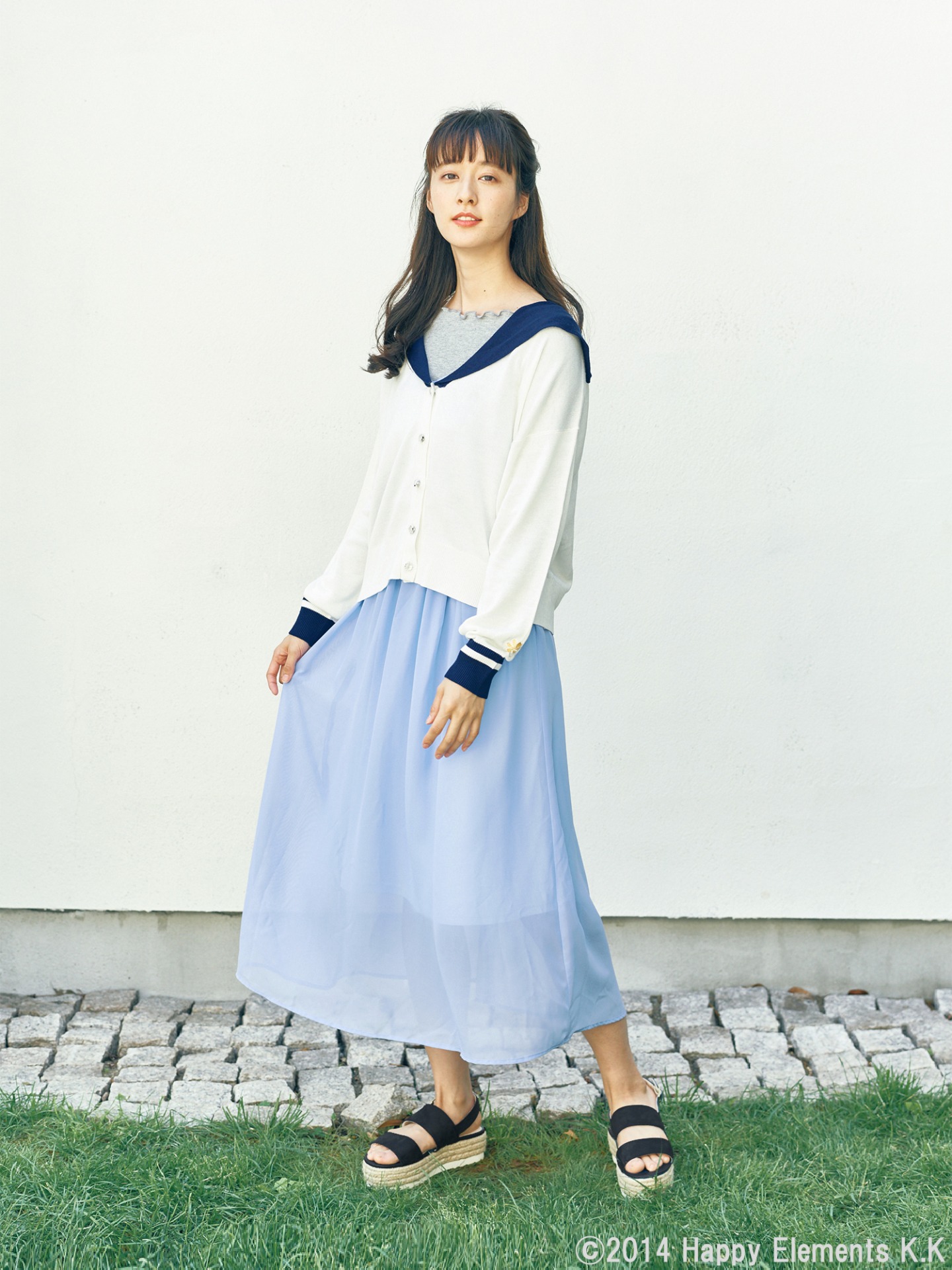 Ra*bitsモデルのカーディガンの着用例。