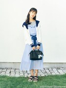 Ra*bitsモデルのカーディガンの着用例。