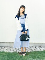 Ra*bitsモデルのカーディガンの着用例。