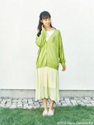 Switchモデルのカーディガン着用例。