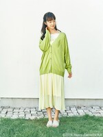 Switchモデルのカーディガン着用例。