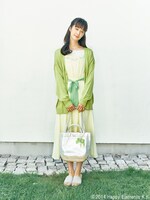 Switchモデルのカーディガン着用例。