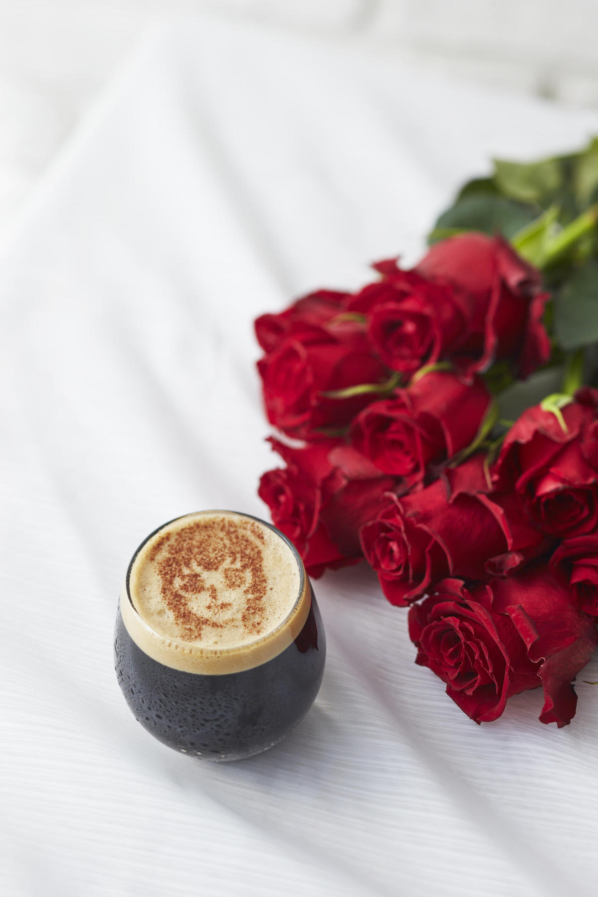 ステンシルシートを使ったコーヒー。