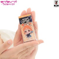 「ラブライブ！サンシャイン!! アクリルカラビナ サッカー日本代表ver.」（900円）