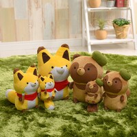 「タヌキとキツネ展～タヌキ山にようこそ！～」会場限定グッズのぬいぐるみ。