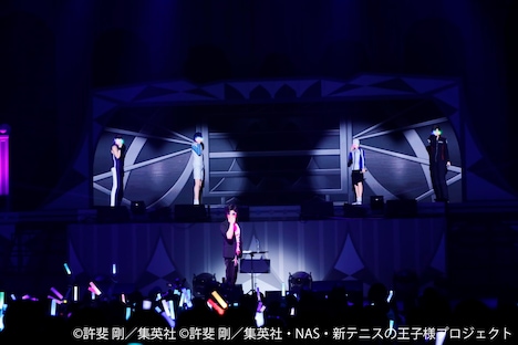 「許斐 剛★パーフェクトLIVE~一人オールテニプリフェスタ2018~」の様子。