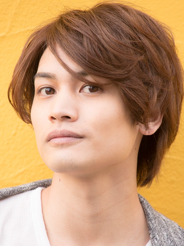 花沢輝気役の河原田巧也。