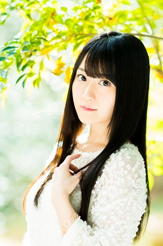 ここな役の小倉唯。