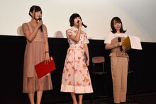 劇場公開OVA「あさがおと加瀬さん。」の大ヒット御礼舞台挨拶の様子。左から高橋未奈美、佐倉綾音、木戸衣吹。