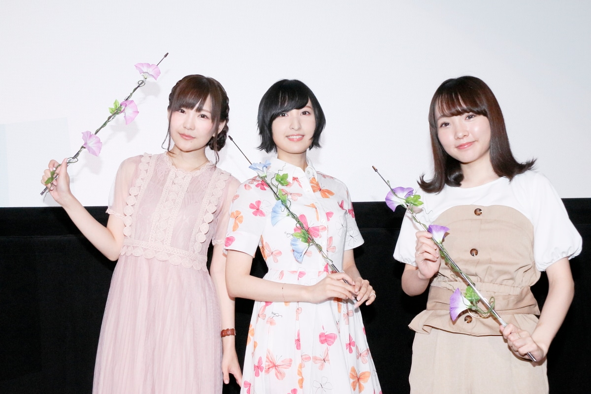 劇場公開OVA「あさがおと加瀬さん。」の大ヒット御礼舞台挨拶の様子。左から高橋未奈美、佐倉綾音、木戸衣吹。