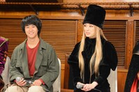 左から前田旺志郎、栗山千明。