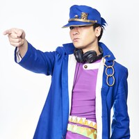 オープニングアクトのDJシーザー。