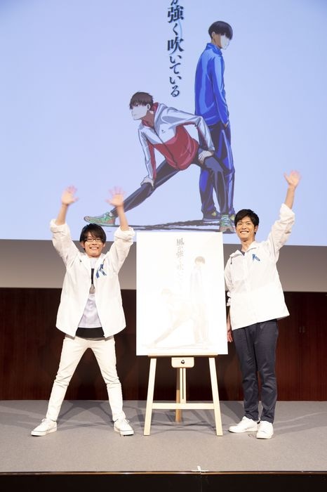 会見の様子。
