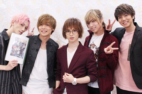 左から廣瀬大介、安達勇人、植田圭輔、蒼井翔太、安里勇哉。