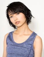 和泉亜子役の川上明莉。