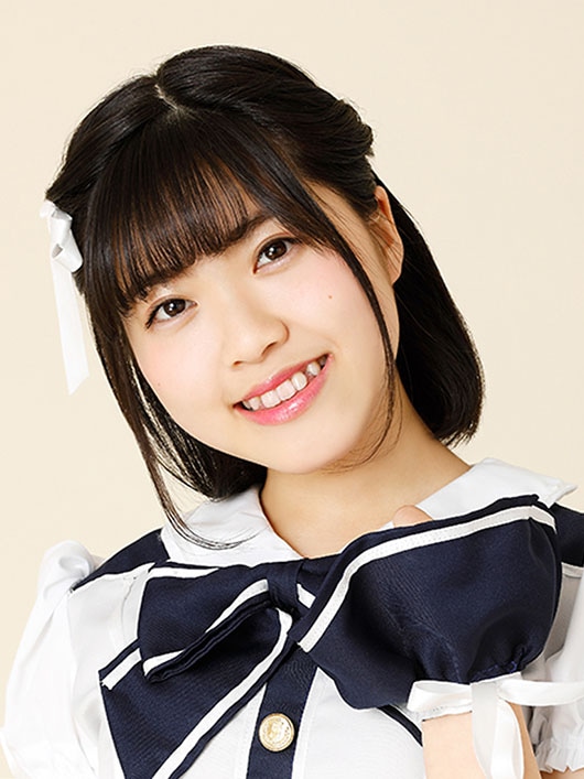 明石裕奈役の高槻みゆう（YOANI1年C組）。