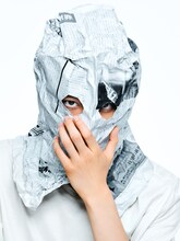 松島庄汰扮するゲイツ。