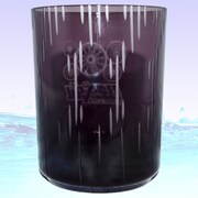 京都伏見をモチーフにした江戸硝子のグラス。