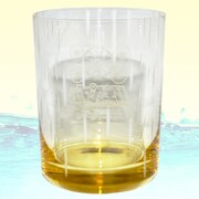 総北高校をモチーフにした江戸硝子のグラス。