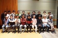 キャストの集合写真。