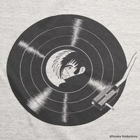 「ブラック・ジャック」をモチーフにしたTシャツ。