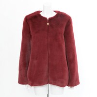 赤のランサーモデルのアウター。