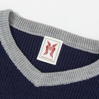 ルーラーモデルのニット。