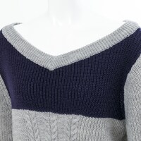 ルーラーモデルのニット。