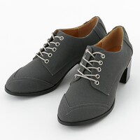 赤のライダーモデルのシューズ。