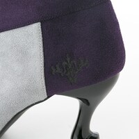 ルーラーモデルのシューズ。