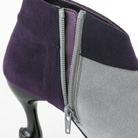 ルーラーモデルのシューズ。