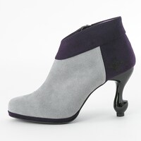 ルーラーモデルのシューズ。