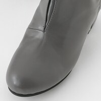 黒のセイバーモデルのシューズ。