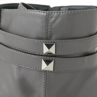 黒のセイバーモデルのシューズ。