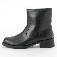 シロウ・コトミネモデルのシューズ。