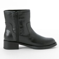 シロウ・コトミネモデルのシューズ。