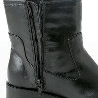 シロウ・コトミネモデルのシューズ。