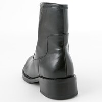 シロウ・コトミネモデルのシューズ。